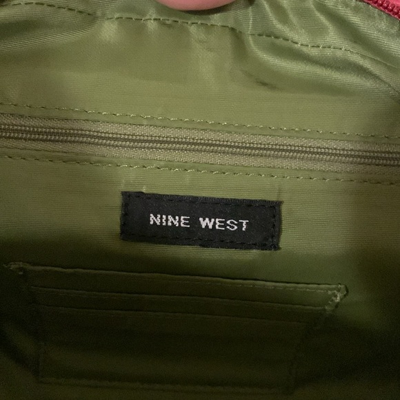 🔥Sale🔥 Red Purse with Forrest Green Trim & Linning - Picture 4 of 9